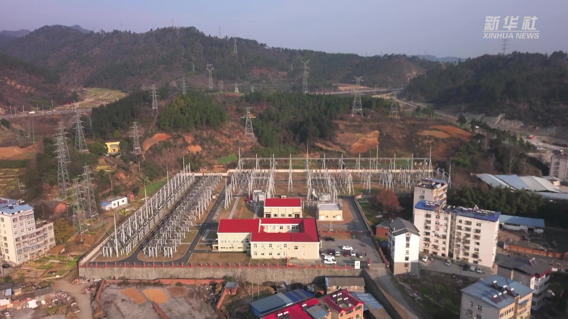 湖北十堰：智能机器人让变电站巡检更高效