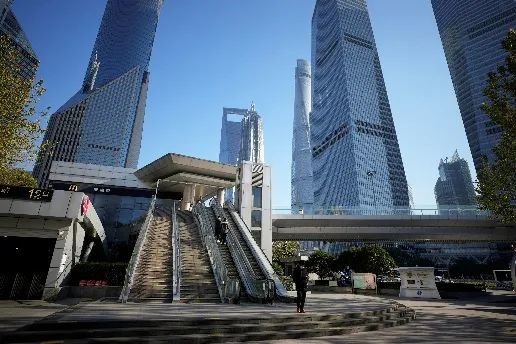 2022年12月19日，上海陆家嘴地铁站入口处，鲜有路人