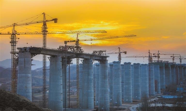 2020年11月29日，银兰高铁金沟特大桥进行连续梁挂篮施工。