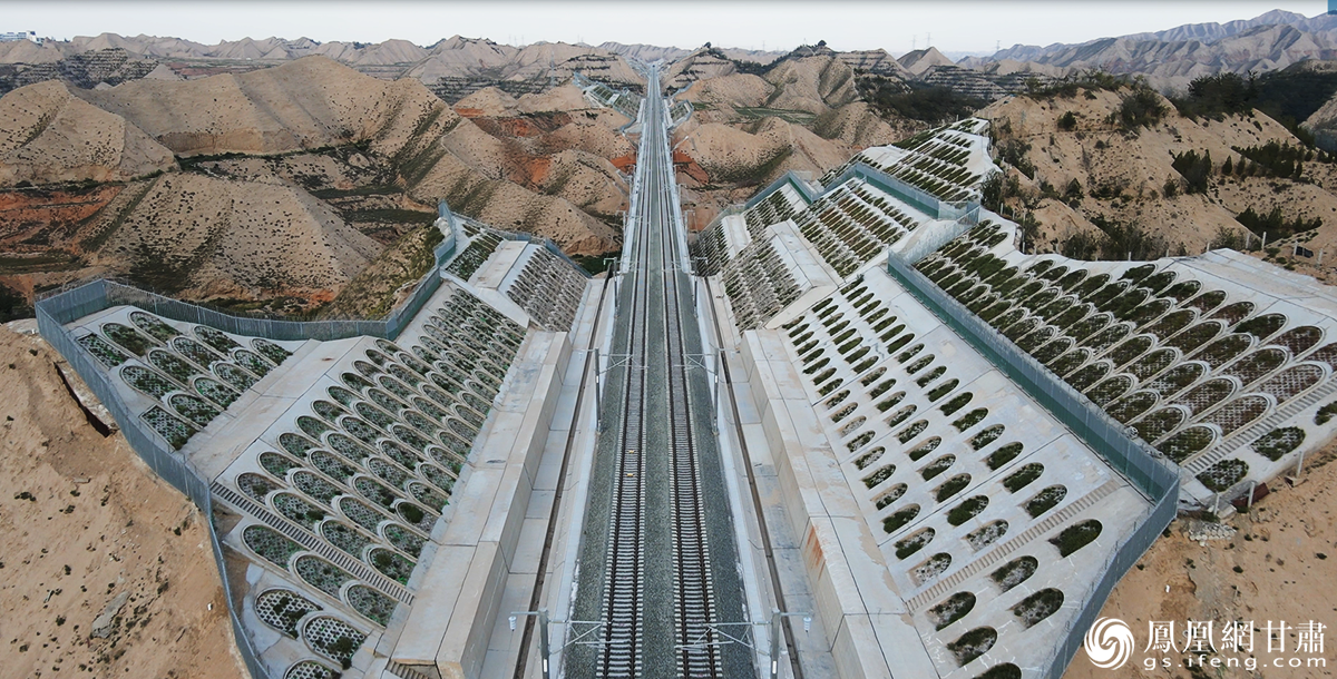 中铁七局承建的银兰高铁中兰客专5标段 徐云飞 摄
