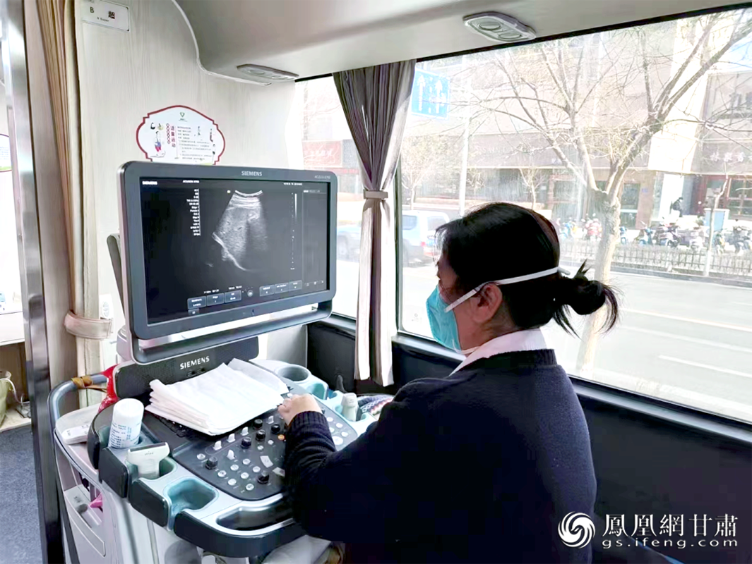 流动医院为为群众免费提供彩超检查 武威医学科学院肿瘤医院组织宣传科供图