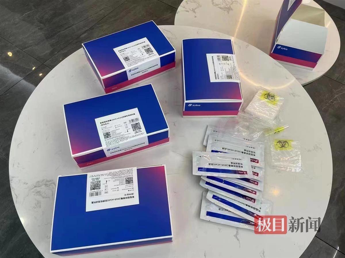 贺安给自己准备的抗原(受访者供图)