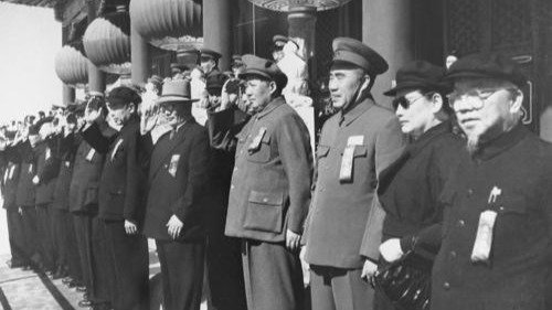 宋庆龄曾以“第四号人物”的身份出现在开国大典上，她详述自己当时的感受