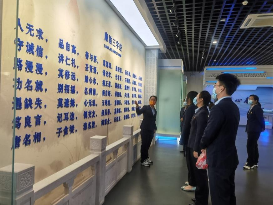 建行南昌铜锣湾广场支行开展廉政教育主题党日活动