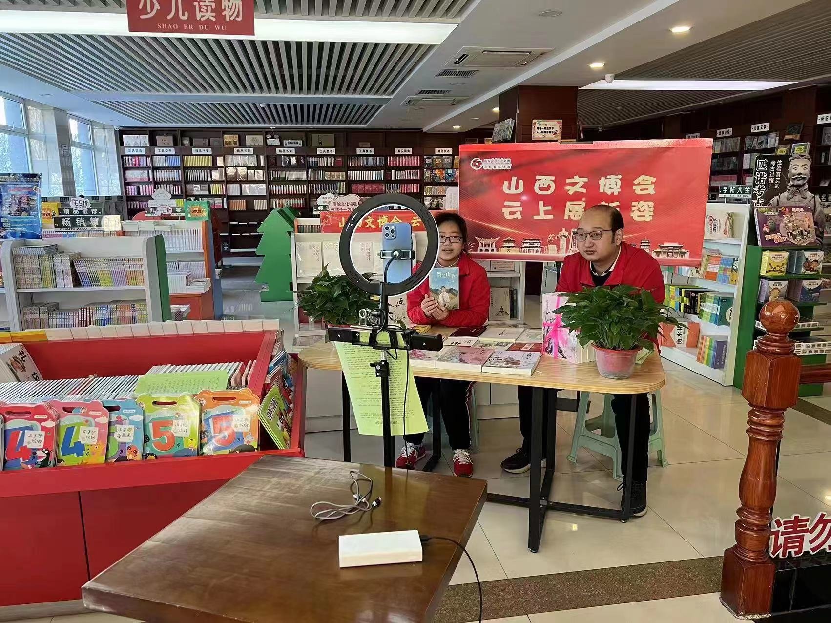 图为主播推荐希望出版社出版的晋版书《贺兰山下》