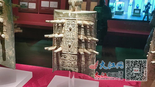 编钟上的花纹精美 胡若邻摄