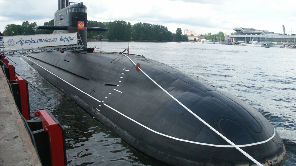 俄最先进柴电潜艇“大卢基”号下水 2015年就已开工