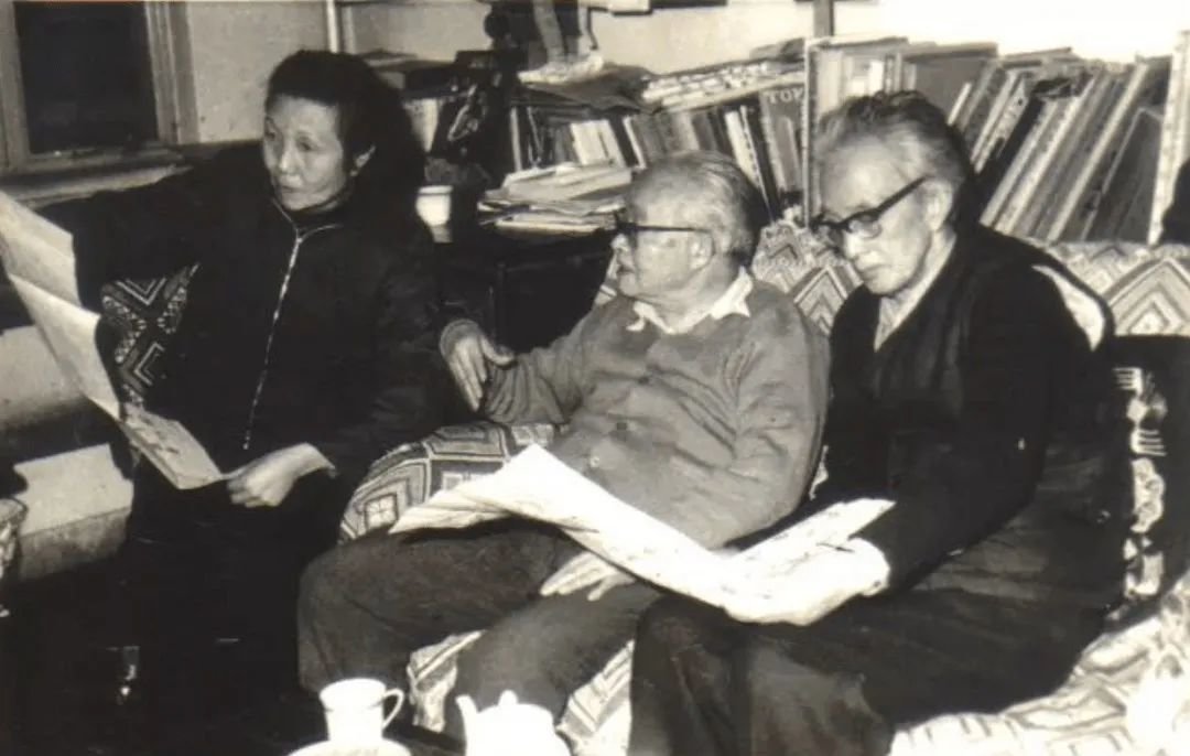 赵瑞蕻、杨苡夫妇在恩师沈丛文北京寓所