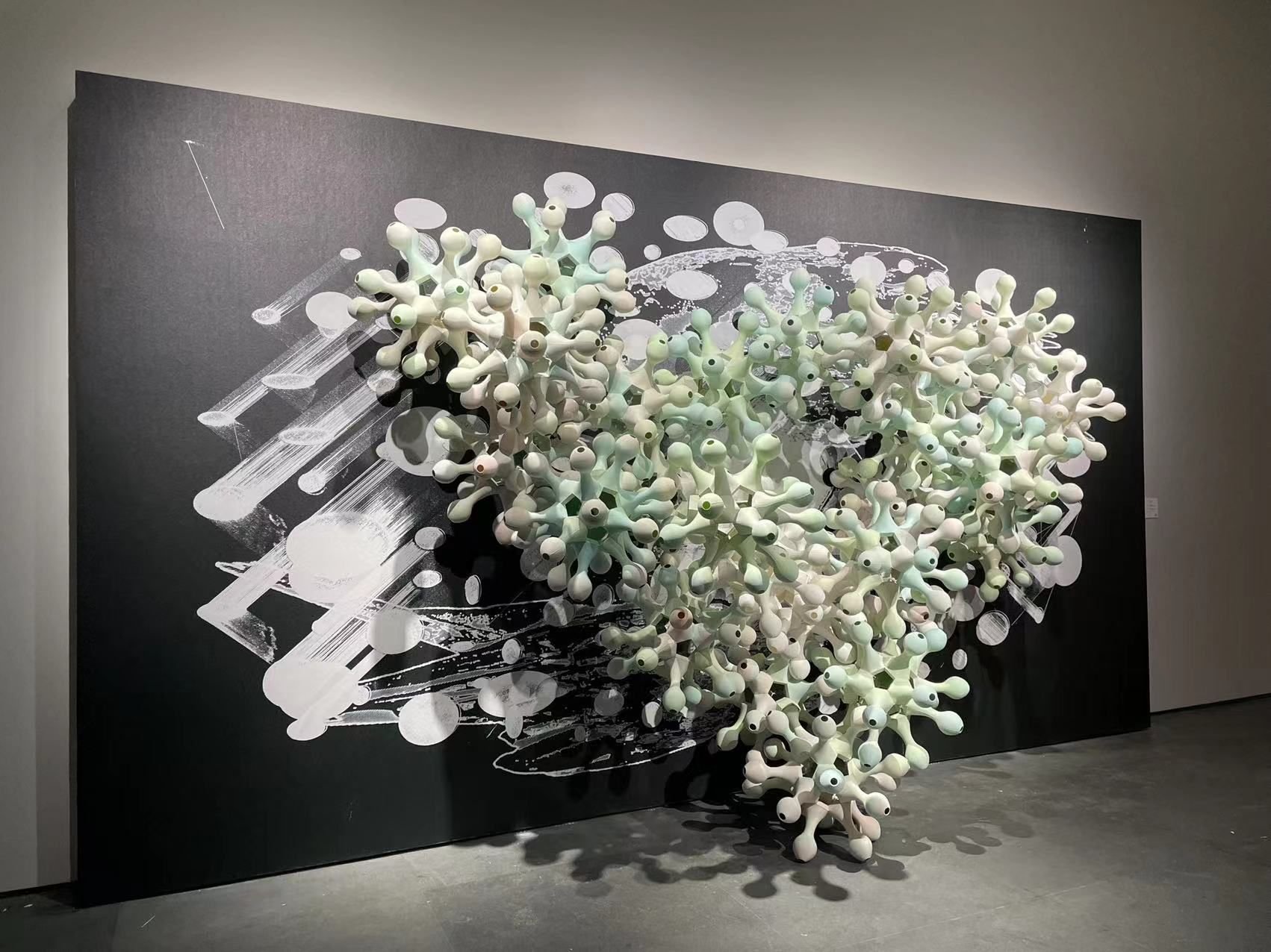 合美术馆内的“开放姿态”专题展品。通讯员艾小铮 摄