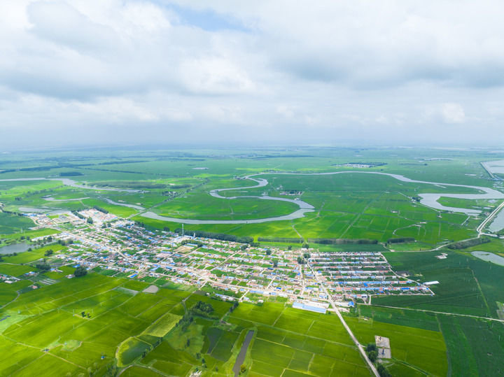 这是2022年7月16日拍摄的吉林省白城市镇赉县大屯镇英台村稻田(无人机