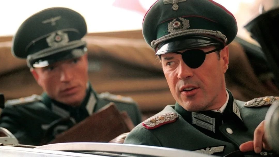 电影《刺杀希特勒》，由汤姆·克鲁斯扮演的施陶芬贝格上校。