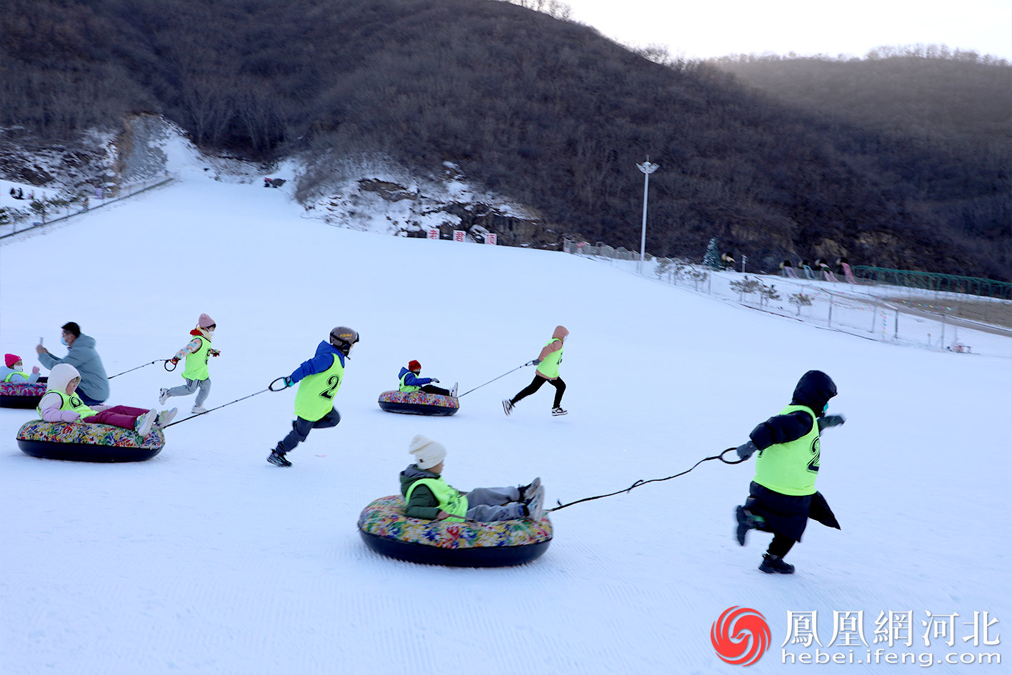 尽享冰雪运动快乐！秦皇岛市第七届全民健身趣味冰雪运动会举行