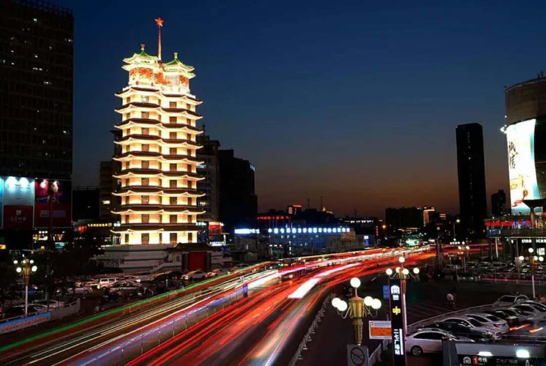 郑州二七纪念塔开启首个跨年夜游活动凤凰网河南_凤凰网