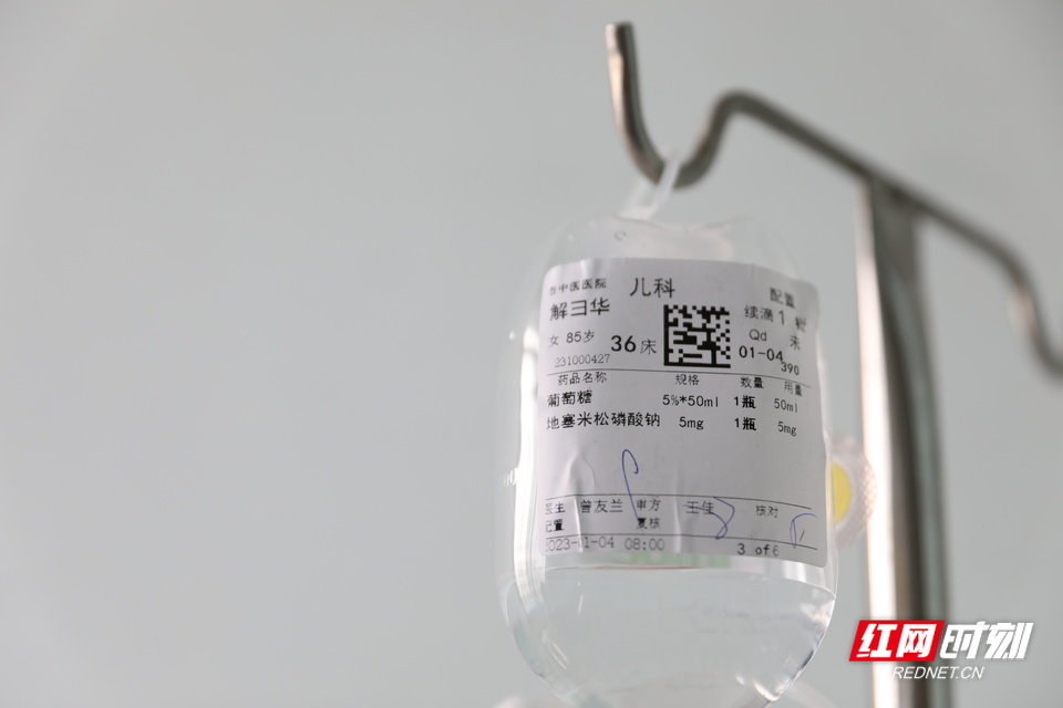在医院满负荷运转期间,老年患者第一次出现在"儿科"。