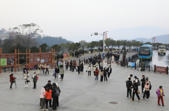 萍乡武功山:元旦假期人如潮 精彩活动迎客来