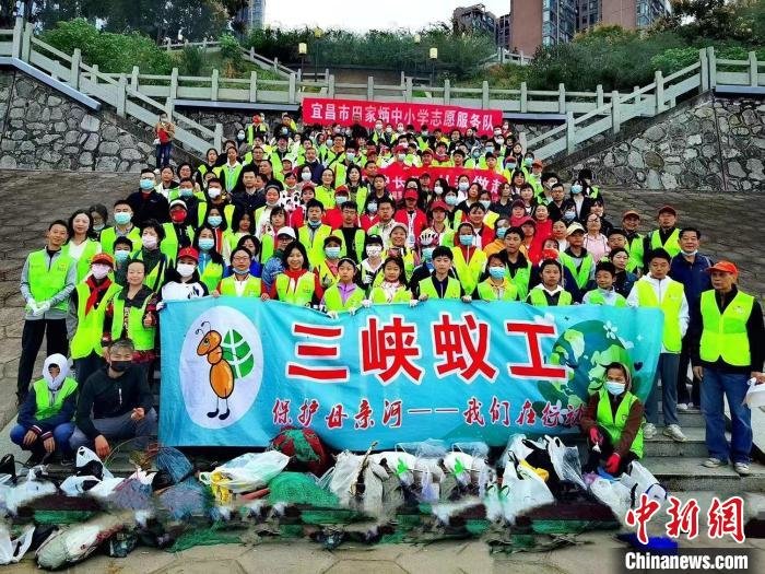 李年邦创办“三峡蚁工”守护长江生态 受访者 供图