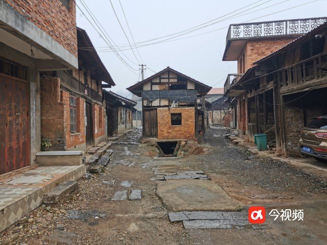 壕沟将老街一分为二