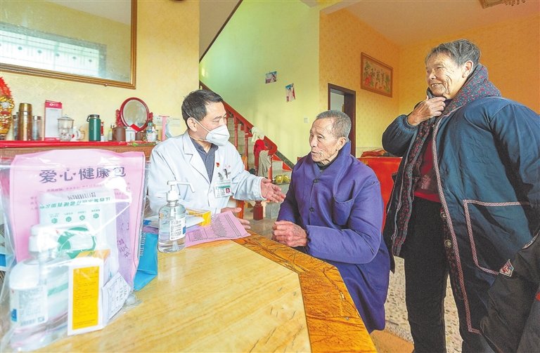 吉安永新县：向65岁以上有基础疾病患者免费发送“爱心健康包”