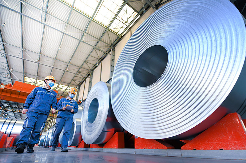 河钢集团加快推进“钢铁向材料、制造向服务”转变，打造铁基及钒钛材料原创技术策源地和应用创新高地。图为承德钒钛成品库。