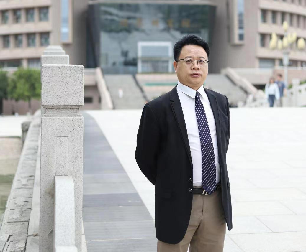 西安拓创光芯科技有限公司董事长、陕西科技大学教授张方晖
