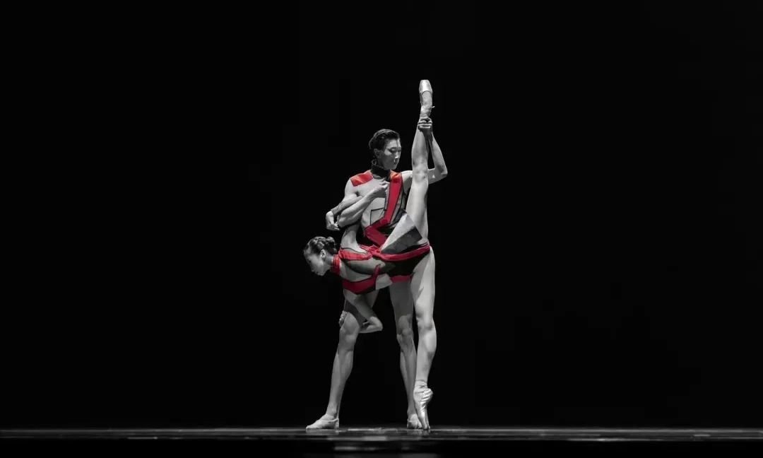 （第六届重庆市舞蹈比赛获奖作品《中国结》）