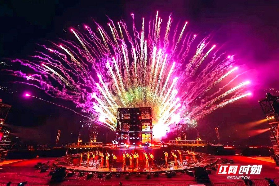 “世界烟花之都”浏阳打造璀璨夺目的跨年焰火晚会。图片来源:浏阳文旅