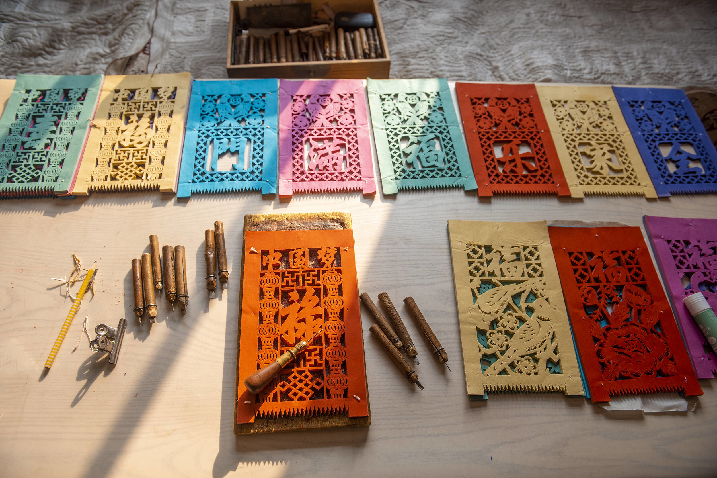 图为制作好的“过门笺”。陈光金 摄