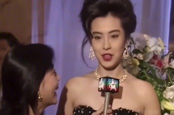 美绝了！王祖贤早期采访视频 一举一动都散发着万种风情