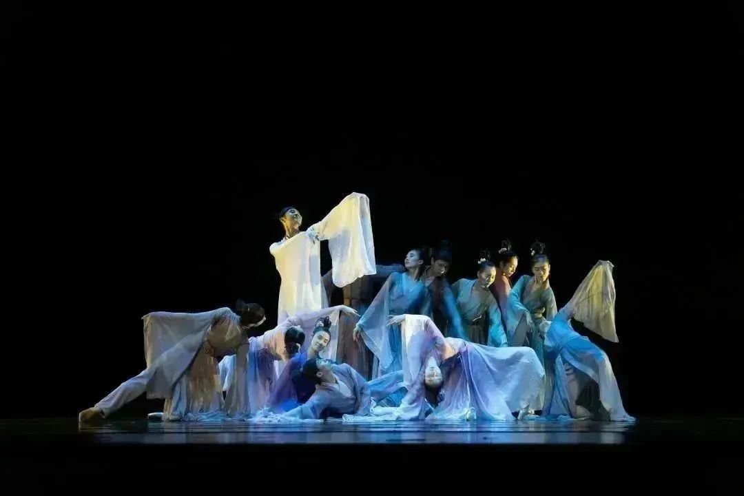 （获奖作品群舞《峡梦吟》）