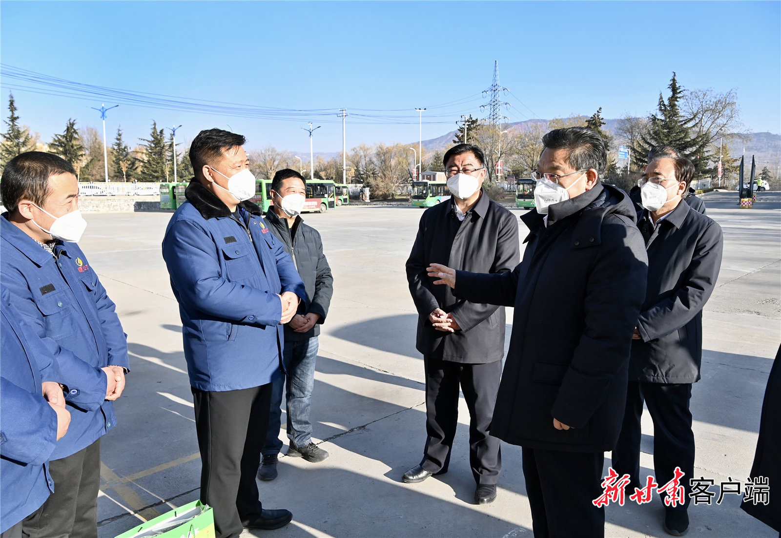 甘肃省长上门“送温暖” 和他们面对面聊了这些事