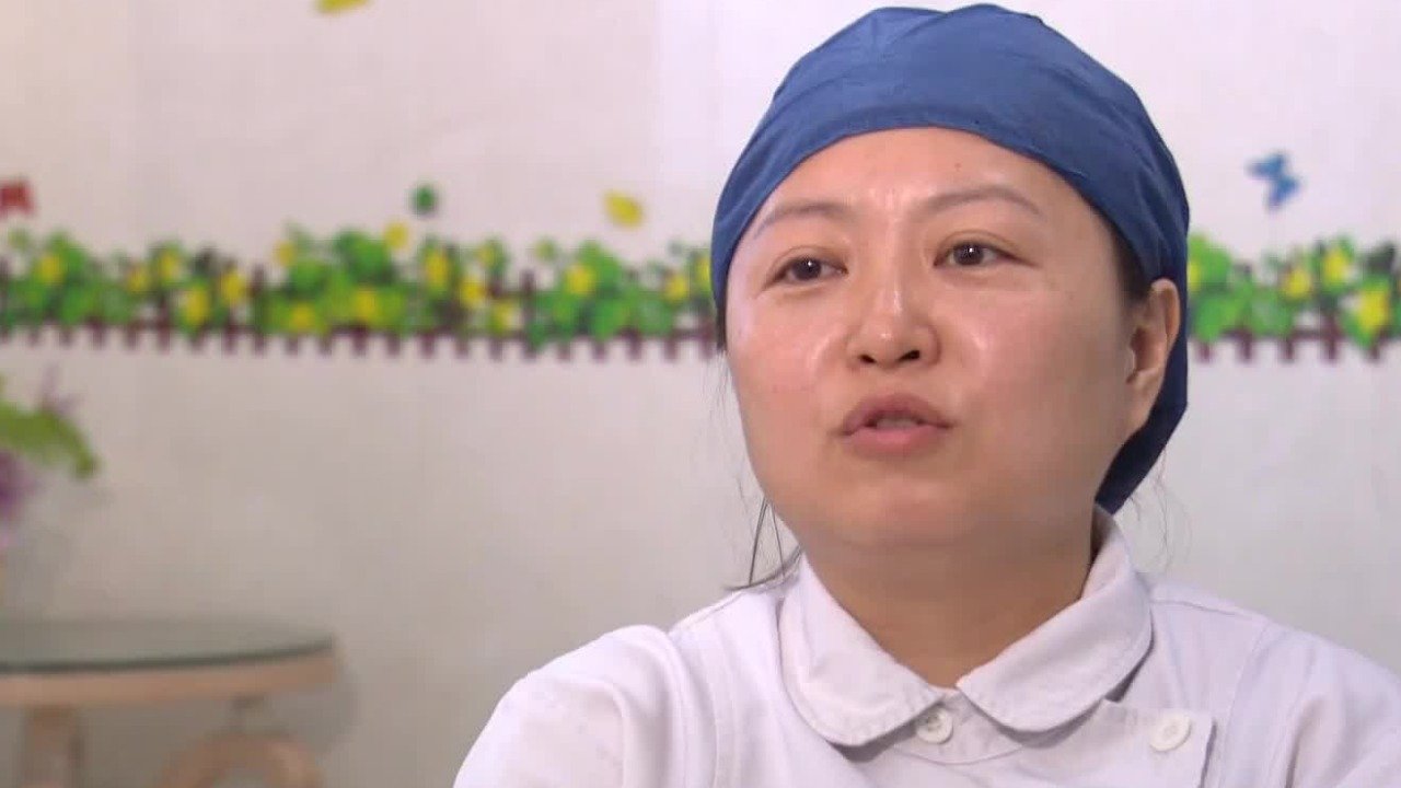 家属和医生相互配合照顾重症的佳莹，护士长：与患者共情，医人更要医心