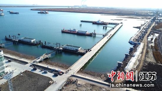 航拍南通港吕四港区吕四作业区西港池港口。中交三航局供图