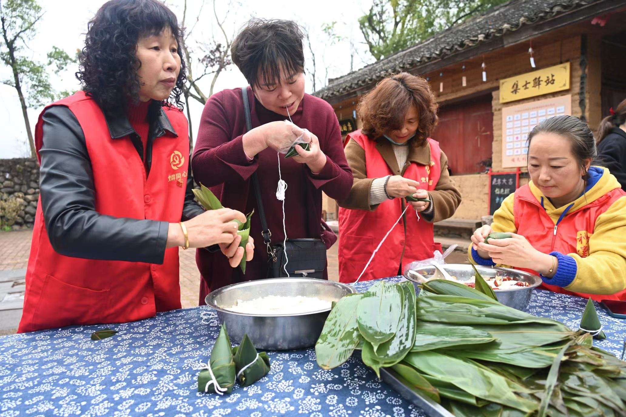 “老底子”年俗迸新意 宁波宁海：古村“年货集” 烟火气里透“文化味”