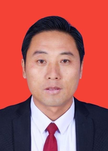 魏玉柱,男,47岁,连云港市海滨中学学生发展中心副主任.
