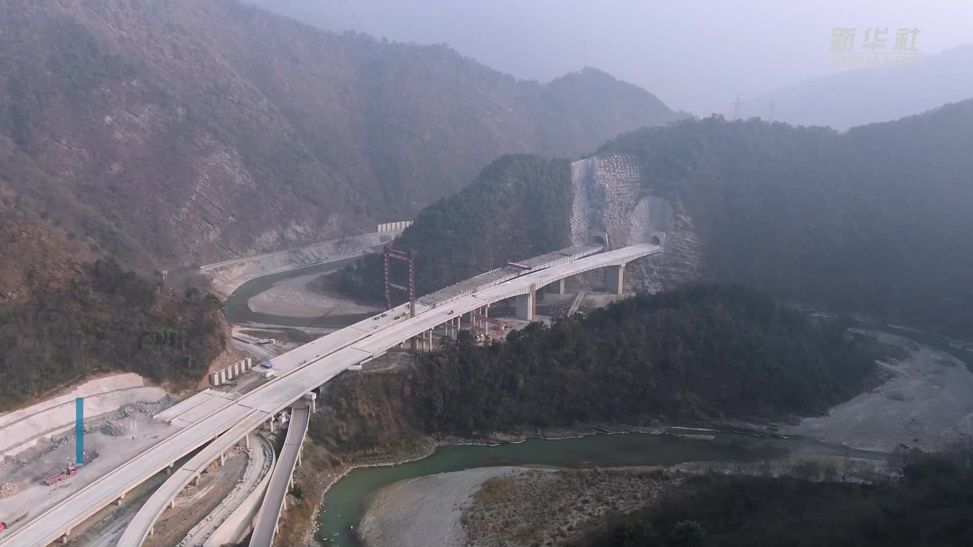 九绵高速桂溪大桥顺利合龙