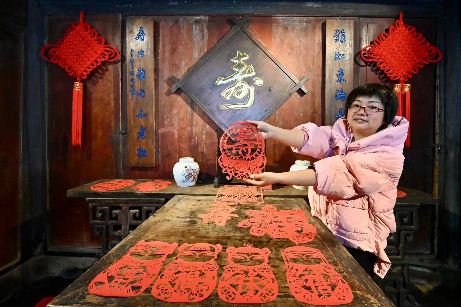 “老底子”年俗迸新意 宁波宁海：古村“年货集” 烟火气里透“文化味”
