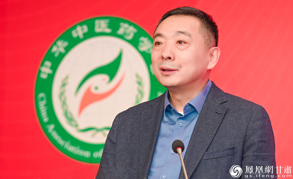 甘肃药业集团党委书记、董事长魏阳希望，有更多专家为宣肺止嗽合剂发挥临床价值提出意见建议（杨艺锴 摄）