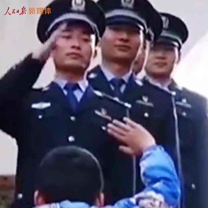 全世界都有这个职业，但唯有中国冠以“人民” 致敬人民警察！