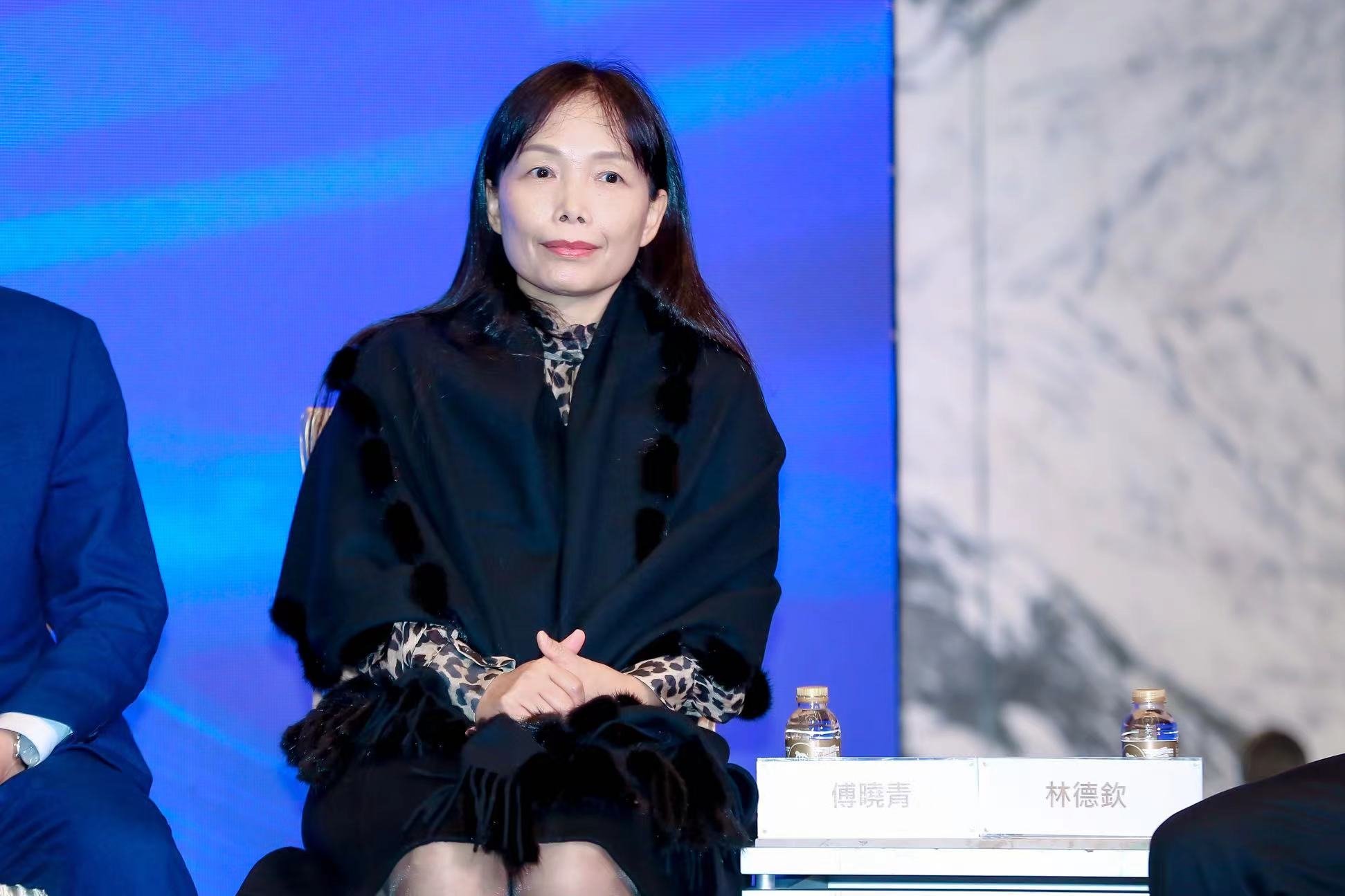澳门大学金融与商业经济学副教授，工商管理博士（DBA）课程主任，人文社科高等研究院研究员傅晓青