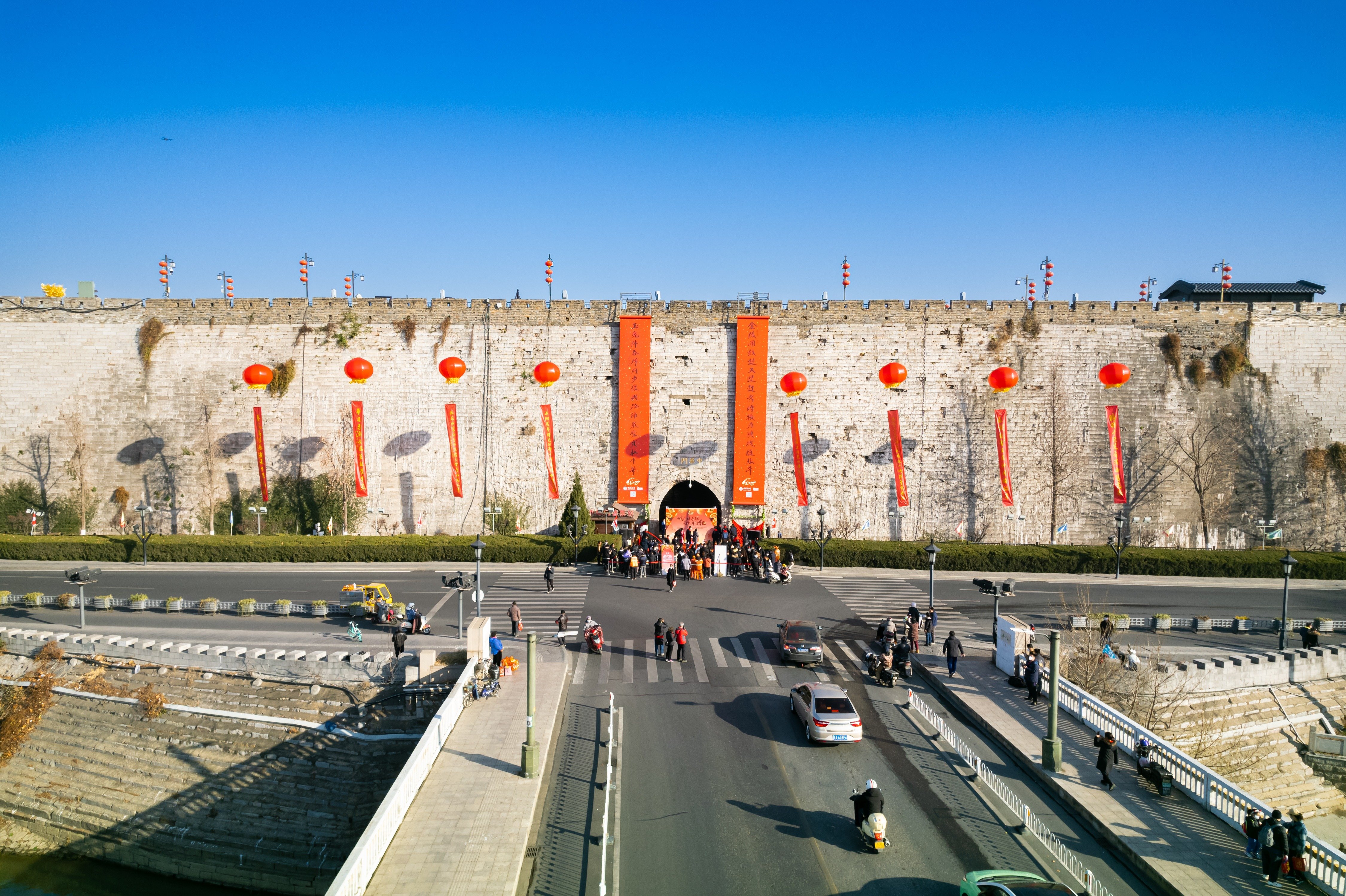 中国银行江苏省分行举办第八季"城门挂春联,南京开门红"活动