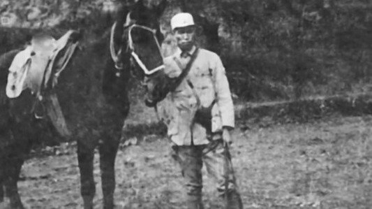 铁打的梁兴初：头部中枪昏迷三天三夜，安葬前突然大喊饿了