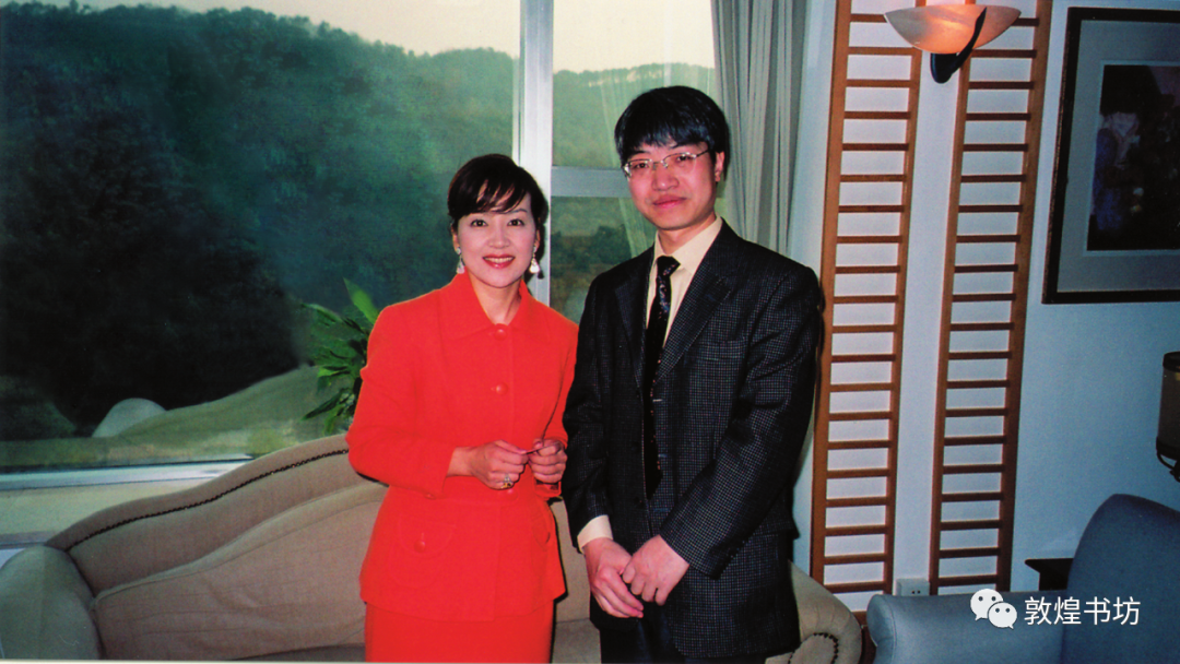 2004年11月,作者与荒木由美子在杭州。