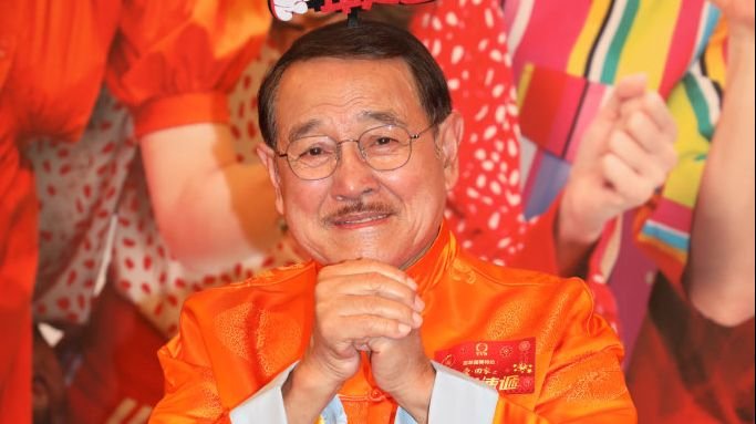 刘丹与剧组共贺79大寿 谈及儿子刘恺威带女友回港过年_凤凰网