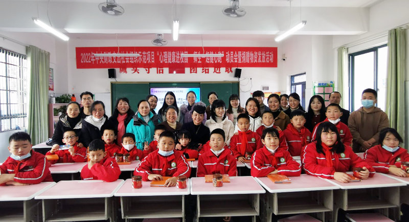 甘祖昌红军小学师生“健心跑”