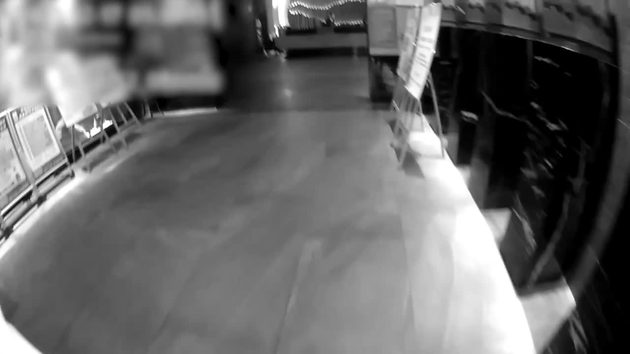 男子进足浴店泡脚与老板起争执，一气之下举报店里有“嫖娼”
