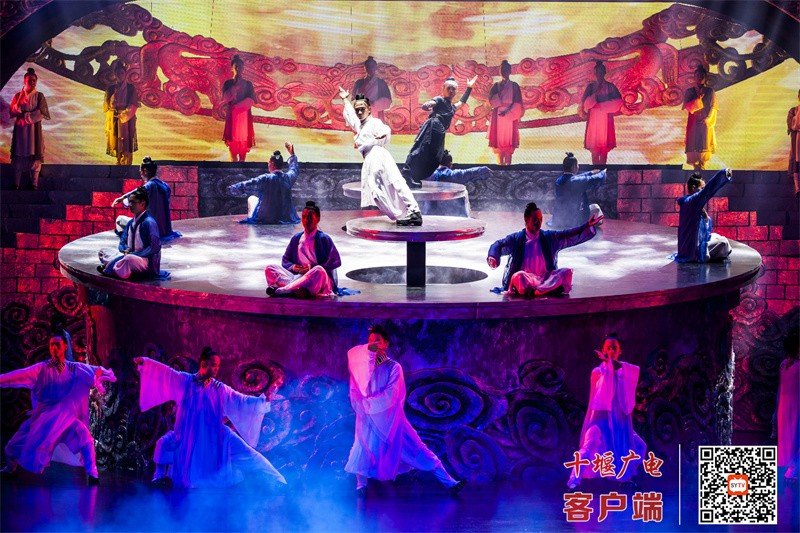 在武当山太极剧场精心准备了大型太极功夫秀《梦幻武当》演出