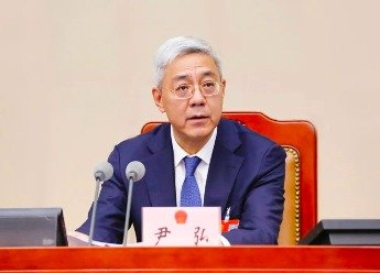 江西省十四届人大一次会议举行主席团第一次会议 尹弘主持凤凰网江西_凤凰网