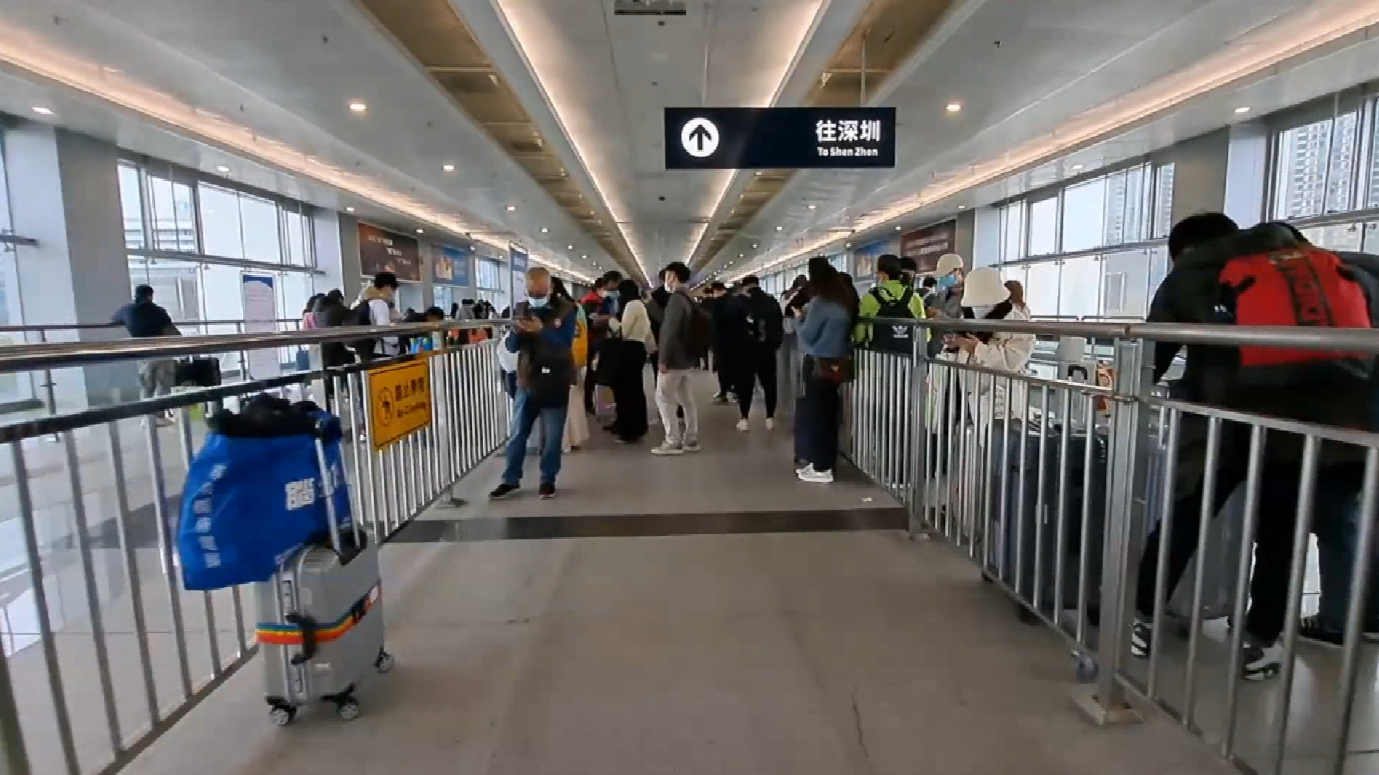 记者亲测|往返香港深圳 来回不用一小时_凤凰网视频_凤凰网