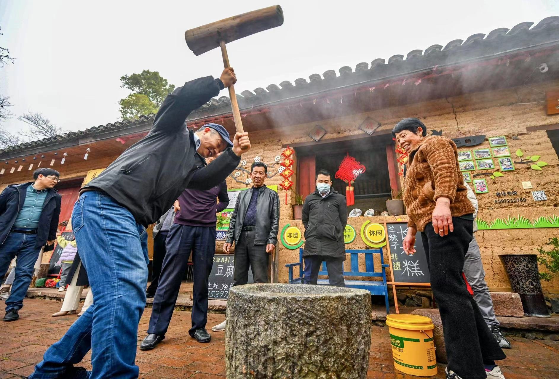 “老底子”年俗迸新意 宁波宁海：古村“年货集” 烟火气里透“文化味”