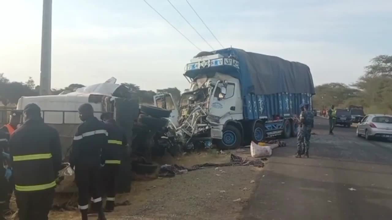 <em>塞内加尔</em>公交车与卡车相撞，致20人死亡